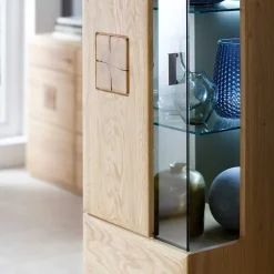 Edle Wohnwand mit 320cm Breite Pontros in Eiche Bianco teilmassiv (vierteilig) Wohnwände