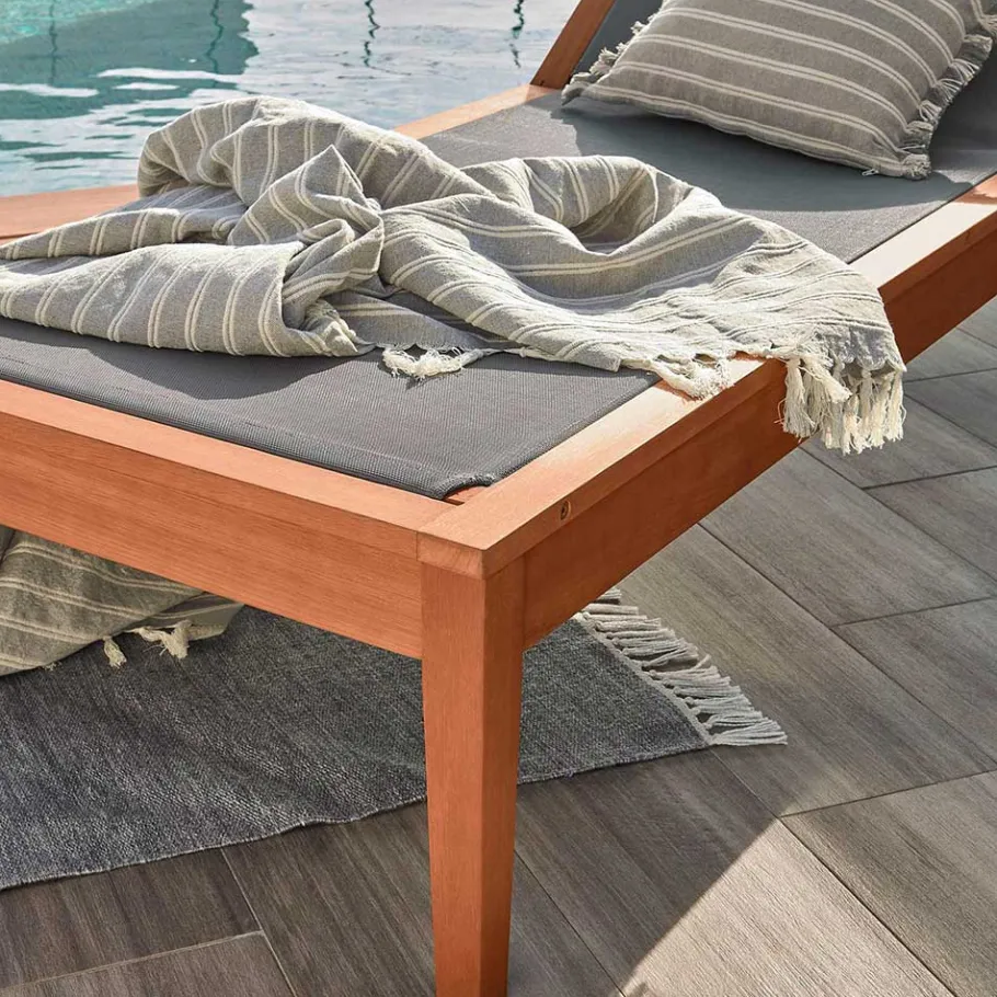 Sale Gartenliege auf Rollen aus Eukalyptusholz - Promo Sofas