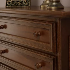 Sale Klassisch gestaltete Hochkommode in Walnussfarben - Manicos Kommoden