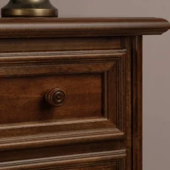 Sale Klassisch gestaltete Hochkommode in Walnussfarben - Manicos Kommoden