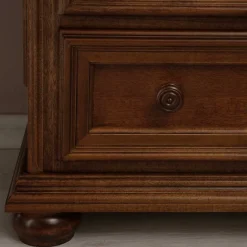 Sale Klassisch gestaltete Hochkommode in Walnussfarben - Manicos Kommoden