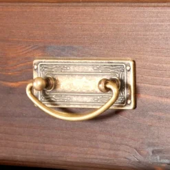 Sale Sideboard mit Glas im Kolonialstil - Jurcavs Sideboards